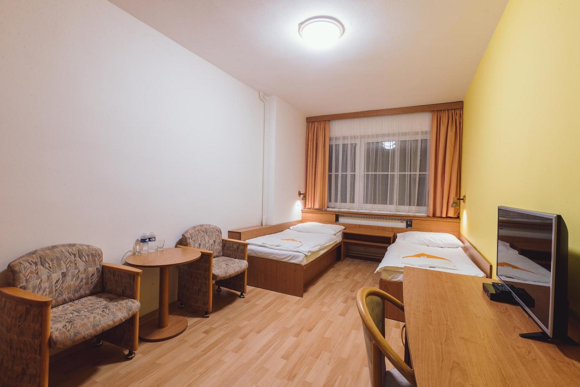 安纳贺夫酒店 Domašov 外观 照片