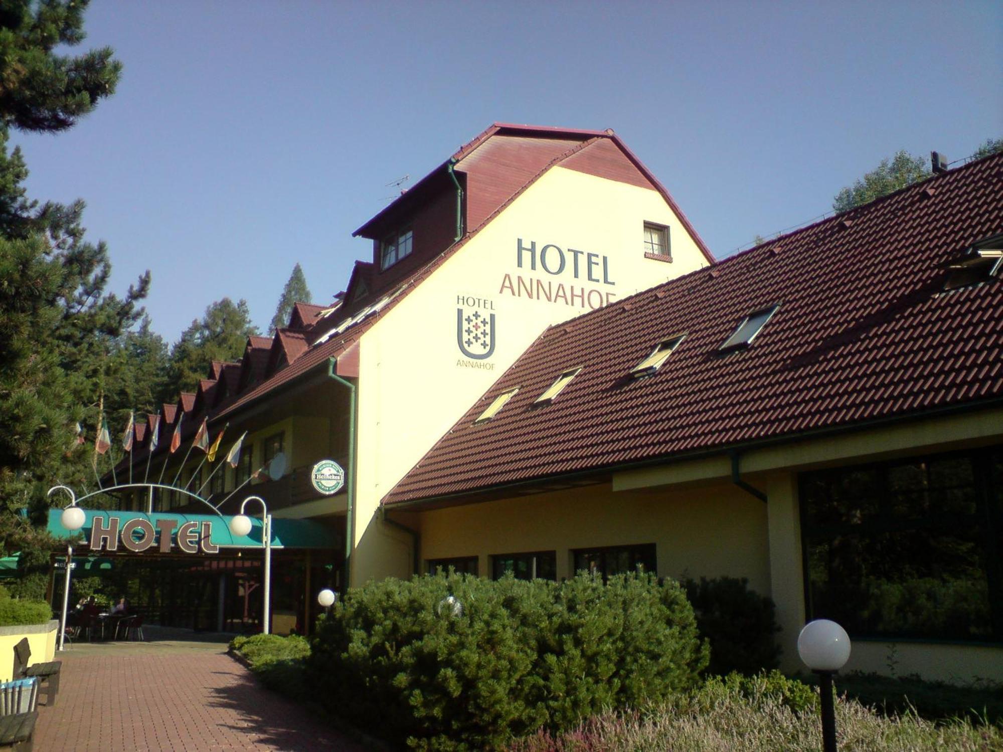 安纳贺夫酒店 Domašov 外观 照片